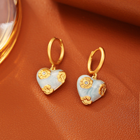 Parure de bijoux vintage européenne en émail floral avec pendentif cœur en émail rouge et bleu ciel, collier et boucles d'oreilles créoles, cadeau idéal