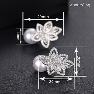 Orecchini Pendenti con Fiori in Perle Finte, Design Elegante, Gioielli alla Moda - Product Image 3