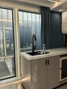 Concepto de Diseño Tecnológico Futuro: Casa Contenedor Moderna de 40 Pies con Generación de Energía Solar, Apartamento Ecológico - Product Image 6