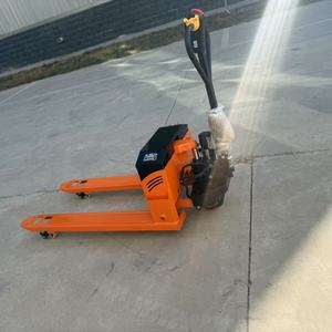 La nueva carretilla elevadora de paletas funciona de manera eficiente para transportar el gran coche eléctrico pequeño para ganado - Product Image 4