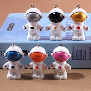 Porte-clés en résine astronaute, sculpture de dessin animé, artisanat fait main, décoration 2024 - Product Image 2