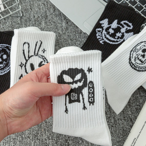 Calzini alla moda da uomo all'ingrosso con motivo <span class=keywords><strong>a</strong></span> strisce <span class=keywords><strong>bianche</strong></span> <span class=keywords><strong>e</strong></span> <span class=keywords><strong>nere</strong></span> personalizzabili - Product Image 3