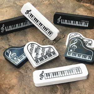 Colección de gomas de borrar musicales novedosas con diseño de teclado de piano para recompensas escolares y recuerdos de festivales de música - Product Image 5