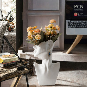 Vaso di ceramica moderna nordica bianco e nero Design creativo del <span class=keywords><strong>viso</strong></span> della ragazza per la decorazione della casa di nozze vaso di fiori tenuto in mano - Product Image 3