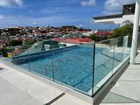 Système de garde-corps en verre sans cadre au design moderne personnalisé pour balcon terrasse profil de garde-corps en aluminium profilé en U en verre feuilleté
