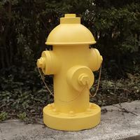 Statue en résine de type hydrant jaune, avec jet d'eau, peinte à la main, texture chaîne, style artistique, forme décorative créative
