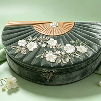 Boîte à pinceaux vintage en forme d'éventail, coffret cadeau de luxe personnalisé en velours pour perruque, boîte à pinces à cheveux en cuir floral 3D, boîte de rangement souvenir