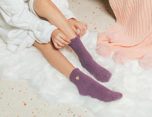 Chaussettes d'intérieur douillettes en polaire corail, chaudes et épaisses, avec broderie cœur mignonne, en tissu éponge, courtes, pour femme - Vente en gros - Product Image 2