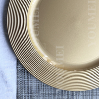 Assiettes personnalisées de 13 pouces pour banquet de fête élégantes rondes en plastique en spirale dorée pour table de mariage Assiettes de présentation en or pour dîner et réception
