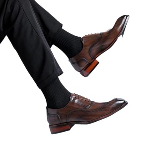 Chaussures habillées pour hommes en cuir pleine fleur, style brogue à lacets, style britannique, marron tendance, respirantes, pour le bureau et les affaires, collection printemps - Product Image 5