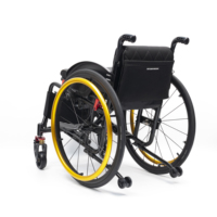 Fauteuil roulant sport manuel pliable en aluminium léger WI5803 de 26 pouces, dossier souple, jante de poussée en forme de D dorée, amortisseur