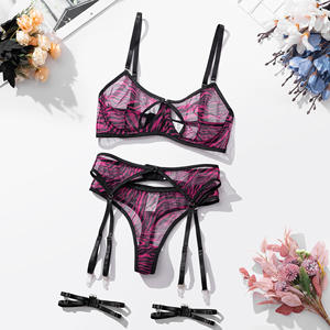 Ensemble de lingerie sexy en maille transparente à imprimé floral, soutien-gorge fin avec armatures, et porte-jarretelles de luxe pour femme - Product Image 6