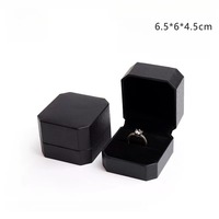Boîte cadeau de luxe en cuir PU octogonale avec logo personnalisé pour collier, bague, bracelet et pendentif