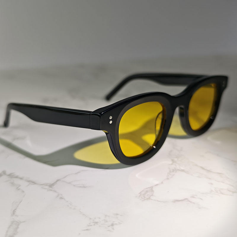 สีดำสีเหลือง