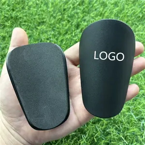 Bantalan desain kustom baru Mini pelindung tulang kering sepak bola serat karbon kuat pelindung tulang kering sepak bola - Product Image 5