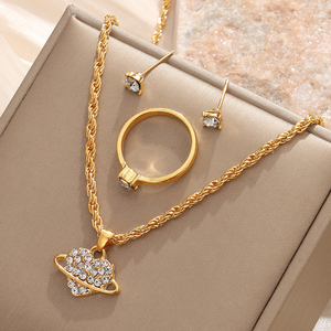 Parure de bijoux tendance 2026 : collier, boucles d'oreilles et bague en or avec pendentif cœur blanc Fritillaria – Cadeau idéal pour femme - Product Image 3