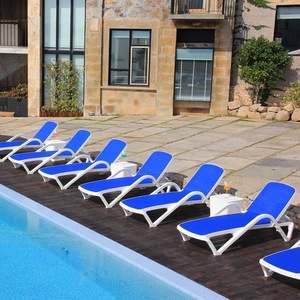 Chaise longue de jardin moderne réglable en plastique imperméable pour l'extérieur, idéale pour piscine, hôtel et patio - Product Image 1