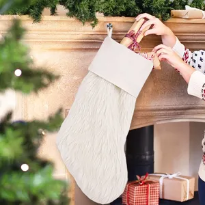 Bas de Noël en fausse fourrure de 20 pouces, longs et pelucheux, blancs et gris, avec doublure épaisse et douce