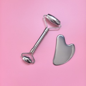 Set di <span class=keywords><strong>Rullo</strong></span> Facciale e Gua Sha in Acciaio Inossidabile per Massaggio e Cura della Pelle, Strumento per Massaggio Commerciale - Product Image 2