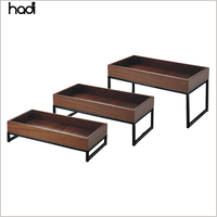 Vente en gros Support à cupcakes moderne à 3 niveaux en bois de sapele Présentoir à élévations uniques Buffets de restauration pour hôtels Vaisselle carrée/rectangulaire