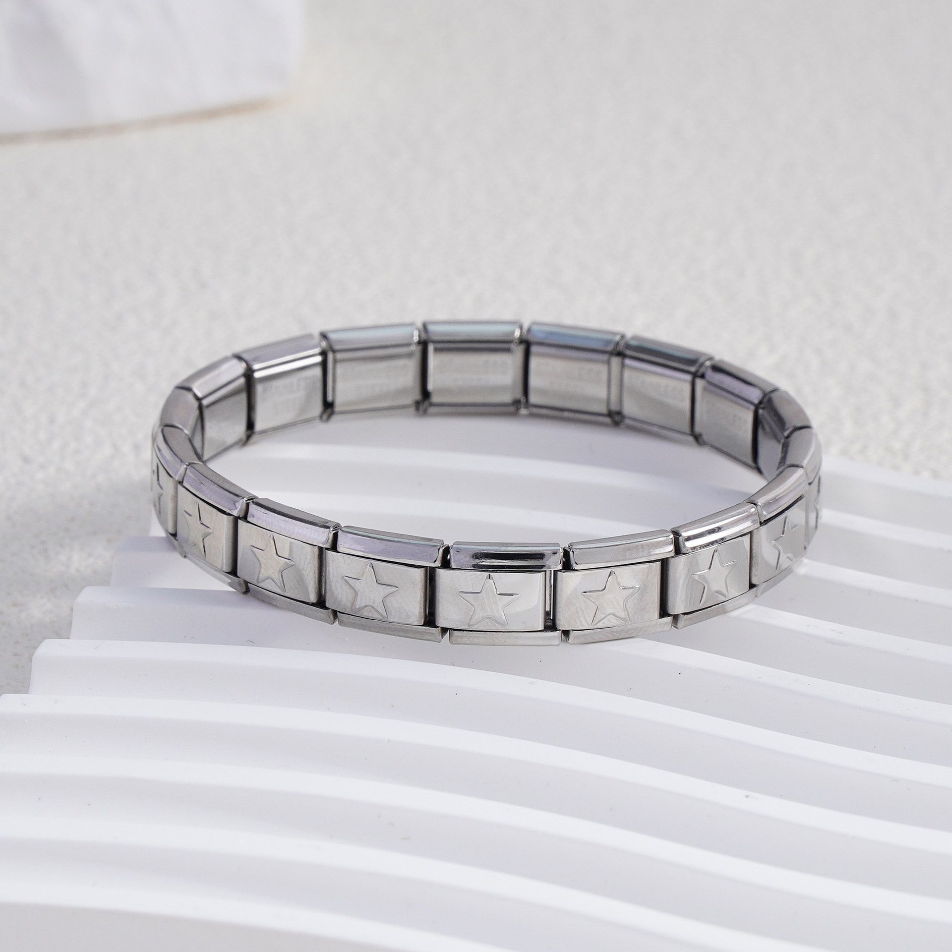 Estrella maciza de cinco puntas plateada BD-21