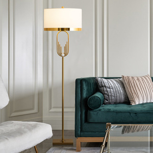 Lámparas de pie doradas modernas de colores de latón para decoración de interiores de nuevo diseño para sala de estar - Product Image 1