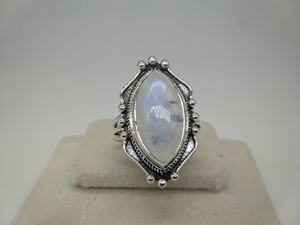 Elegante Anillo de Piedra Lunar Arcoíris Ajustable, Joyería Artesanal con Piedras Preciosas para Mujer, con Diseño de Cristal Pulido Liso - Product Image 2