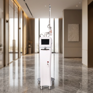 เครื่องเลเซอร์ CO2 แบบพกพา 10600 นาโนเมตร สำหรับการฟื้นฟูผิวแบบ Fractional Laser โหมด Super-Pulse ควบคุมด้วยหน้าจอสัมผัส พร้อมตั้งค่าค่าพารามิเตอร์ได้หลากหลายสำหรับการลบเลือนรอย - Product Image 1