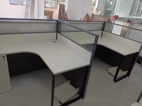Mobilier de bureau Cloison de poste de travail en forme sèche pour quatre personnes sans classeurs et chaises