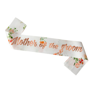 Écharpe florale pour future mariée avec inscription en or rose, cadeau pour enterrement de vie de jeune fille - Product Image 2