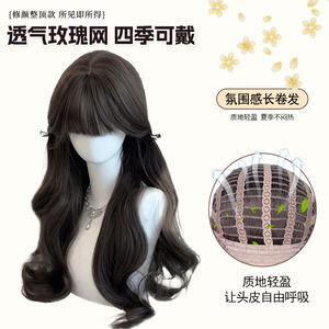 วิกผมยาวหยิกสไตล์โลลิต้า พร้อมหน้าม้าปัดข้าง เส้นผมดูเป็นธรรมชาติ ความหนาแน่น 130 เส้นใยคาเนคาลอน วิกผมเต็มศีรษะสำหรับผู้หญิง - Product Image 3