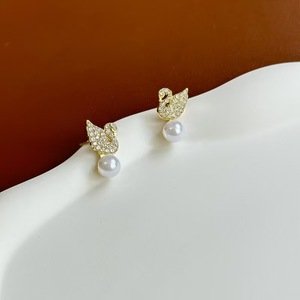 Màu vàng sang trọng Thiết kế hình con bướm hợp thời trang Bông tai nữ màu vàng sang trọng Bông tai nữ màu vàng sang trọng hợp thời trang Hợp kim kẽm hình con bướm hợp thời trang - Product Image 6