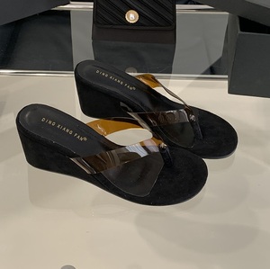 Sandales compensées transparentes en PVC pour femme, collection été 2025, à bout ouvert, style claquettes et tongs - Product Image 2