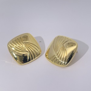 Pendientes de Botón Geométricos de Lujo Ligeros, Estilo Clásico Vintage, Chapados en Oro, de Latón, Sin Piedras Preciosas, de Tianyu Gems - Product Image 4
