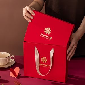 Sac cadeau <span class=keywords><strong>rigide</strong></span> personnalisé biodégradable et écologique, rouge, avec lamination douce au toucher, poignée en ruban, emballage pour boîtes de chocolat - Product Image 3