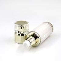 Flacons pompe airless et pots cosmétiques vides en acrylique doré de 15 ml à 120 ml et de 10 g à 50 g pour shampoing, soins de la peau, sérum et masque facial