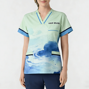 Uniforme Médico Personalizado con Estampado por Sublimación <span class=keywords><strong>para</strong></span> <span class=keywords><strong>Mujer</strong></span>, Diseño de Tinta Acuarela, Cuello en V, Uniforme Médico <span class=keywords><strong>para</strong></span> Enfermera o Doctora - Product Image 1