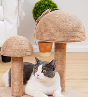 Griffoir interactif de luxe pour chat en forme de champignon avec corde en sisal naturel et jouet suspendu en bois pour chats d'intérieur