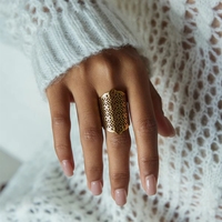18K Vergoldeter Edelstahl Breiter Spitzen-Offener Ring Böhmisches Hohldesign Schmuck für Frauen Maßgefertigt Großhandel OEM Lieferant ODM