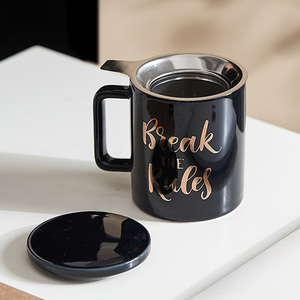 Tasse à thé en céramique rose avec logo doré avec couvercle et infuseur en acier inoxydable - Product Image 5