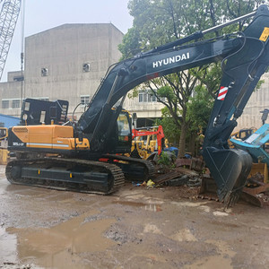 Excavatrice sur chenilles hydraulique d'occasion Hyundai Robex 305LC-9T modèle 2023, machine de terrassement, moteur Hyundai, 30,2 tonnes - Product Image 3