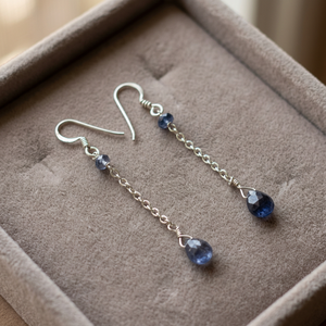 Boucles d'oreilles pendantes classiques en argent plaqué Art Palace avec pendentif goutte d'eau saphir du Rajasthan pour femme, bijoux de fête - Product Image 4