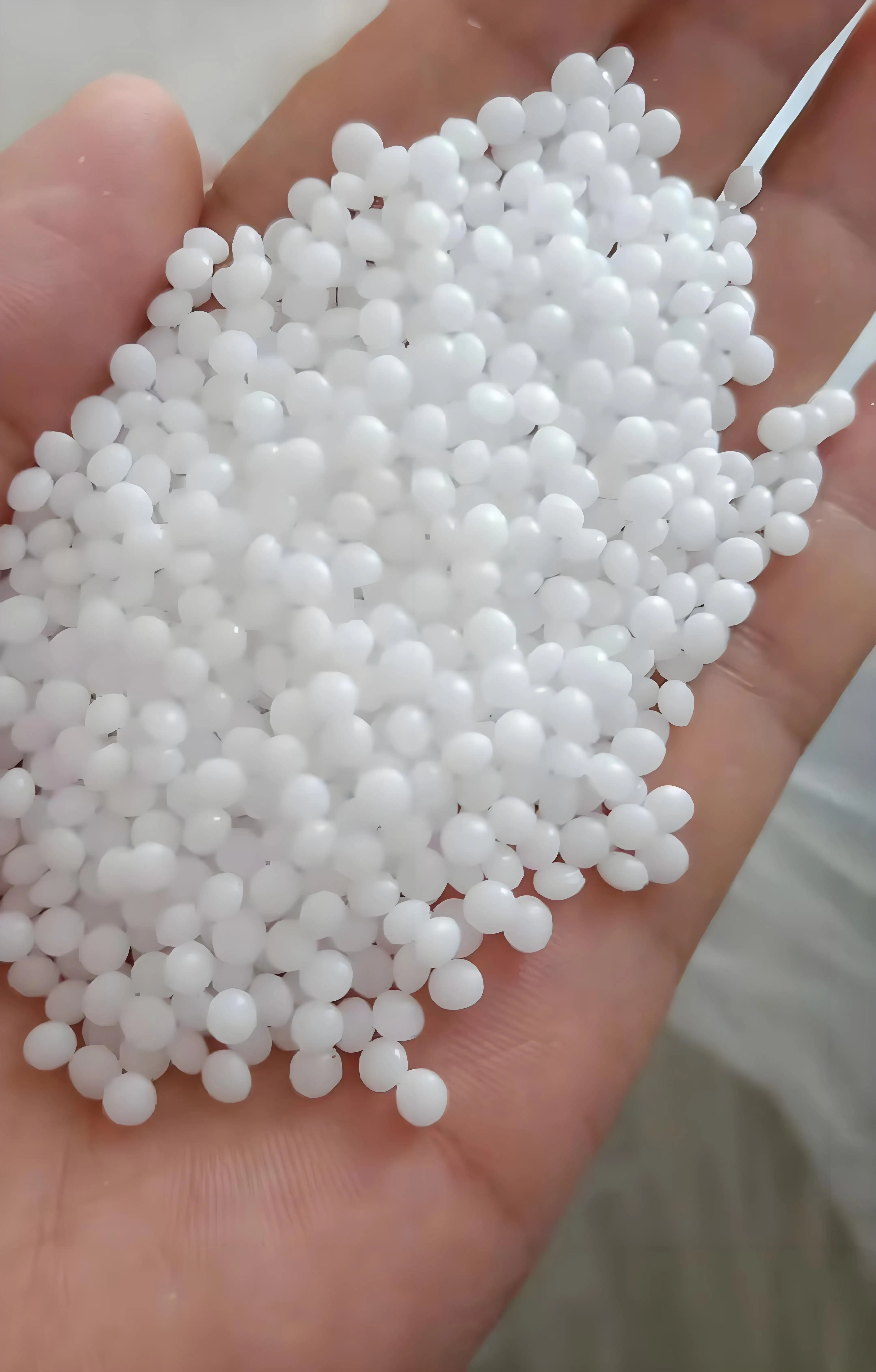 Copolymer POM plastic pellets POM granulate used for injection molding of complex  high-precision  and thin-walled products