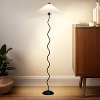 Normcore scandinave d'occasion plissé chic LED lampadaire chambre salon décoration atmosphère populaire lampe de table B & B
