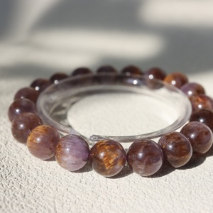 Bracelet en cristal <span class=keywords><strong>de</strong></span> titane violet énergétique, guérisseur <span class=keywords><strong>de</strong></span> <span class=keywords><strong>l</strong></span>'<span class=keywords><strong>âme</strong></span>, cristal <span class=keywords><strong>de</strong></span> quartz <span class=keywords><strong>de</strong></span> titane violet, pierre <span class=keywords><strong>de</strong></span> cristal <span class=keywords><strong>de</strong></span> cacoxénite améthyste nettoyée - Product Image 1