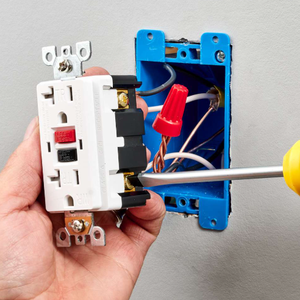 Ổ cắm GFCI 125V đạt chuẩn WR TR, 20 Amp, đầu ra thẳng, thiết bị chống thấm và tự kiểm tra, 2 cực, 3 dây, có nối đất - Product Image 4