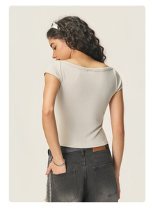 T-shirt court rétro en jersey tricoté brodé, coupe slim, style streetwear décontracté pour femme, avec épaulettes croisées et nœuds style Spice Girls - Product Image 3