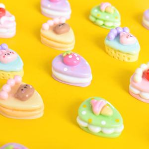 Cabujón de resina de base plana con diseño de pastel de dibujos animados colorido y animales adorables, modelo de resina, accesorios para casas de muñecas, adornos DIY para teléfonos - Product Image 2