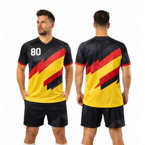 Uniforme de Fútbol Estilo Alemán Personalizado para Hombre, Conjunto de Camiseta de Fútbol de Manga Corta con Pantalones Cortos - Product Image 1