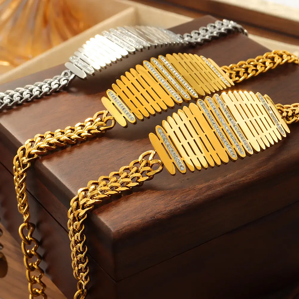 Vente en gros de chaîne à maillons cubains de luxe collier de zircons cubiques bracelet strass bling grand ensemble de bijoux pour femmes